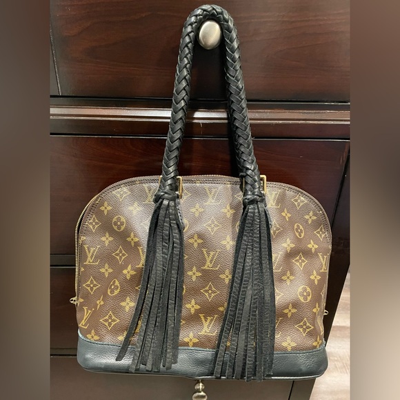 Authentic Louis Vuitton. Refurbished, bought from Vintage Boho Bags. - Picture 3 of 10